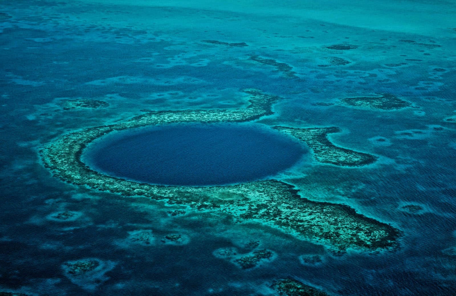 belize weather travel guide great blue hole aerial